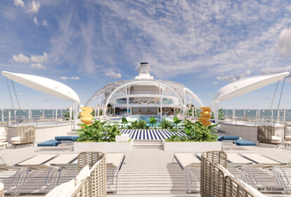 Mein Schiff 8 Pooldeck (Bild: TUI Cruises)