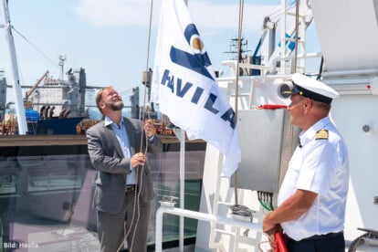 Hissen der Havila-Flagge auf der Havila Polaris (Bild: Havila)
