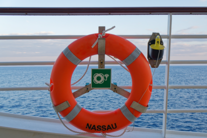 Rettungsring, Symbolbild für Mann über Bord