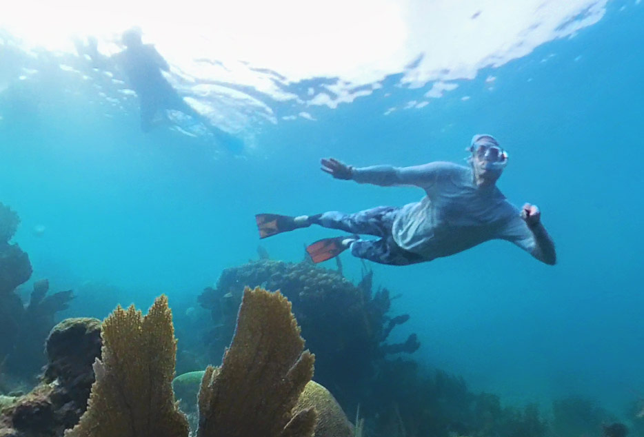 UV-Schutz beim Schnorcheln: Shirt und Leggins statt Sonnencreme