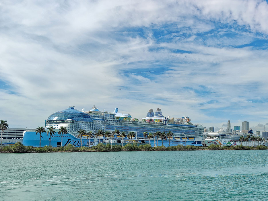 Icon of the Seas im Hafen von Miami