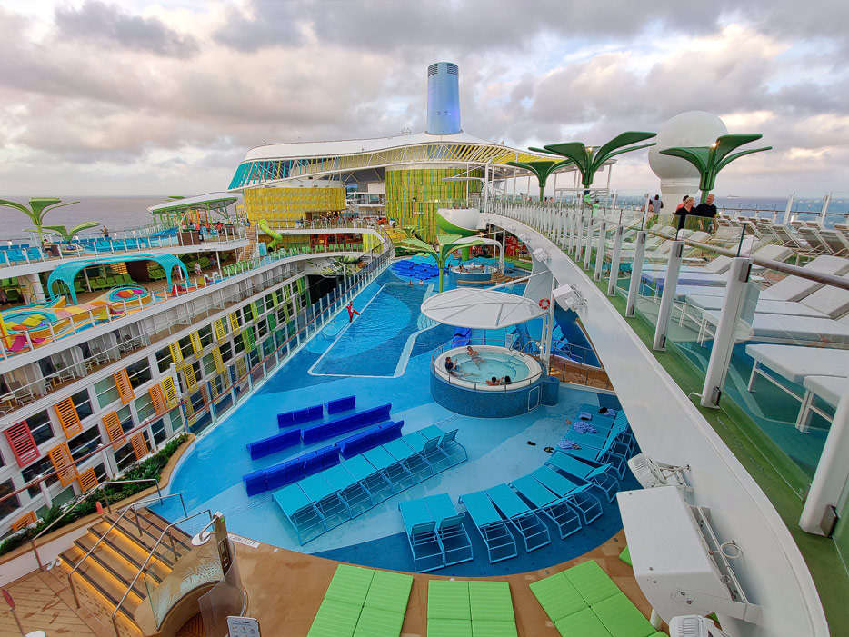 Royal Bay Pool, Chill Island