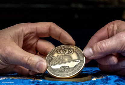 Glücksmünze zur Kiellegung der Disney Destiny (Bild: Meyer Werft)