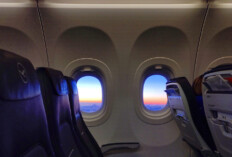 Symbolbild Jetlag: Blick aus dem Flugzeugfenster bei Sonnenaufgang