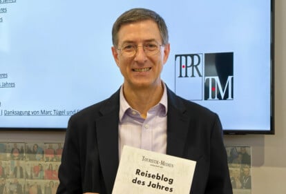 Reiseblog des Jahres2024: Franz Neumeier mt Urkunde