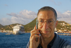 SIM-Karte für Karibik-Kreuzfahrt: Telefonieren unter Palmen (Bild: Fotomontage)