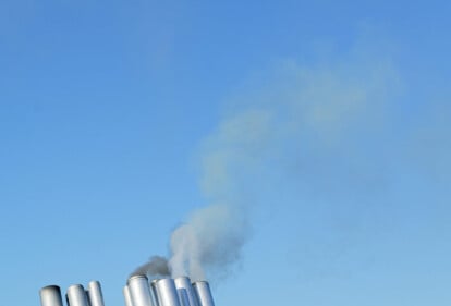 Emissionen aus dem Schornstein eines Kreuzfahrtschiffs