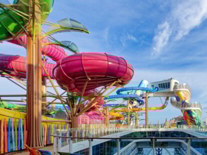 Kreuzfahrtschiff-Wasserrutschen - Category 6 Wasserpark der Icon of the Seas