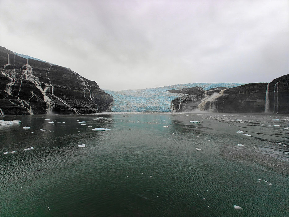 Tsaa Fjord, Guyot Glacier