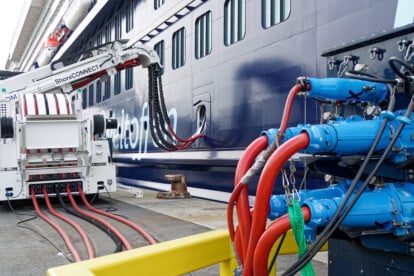 Mein Schiff 7 am Landstromanschluss in Kiel