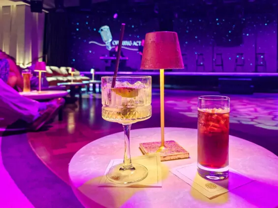 Cocktails in der Journey Lounge