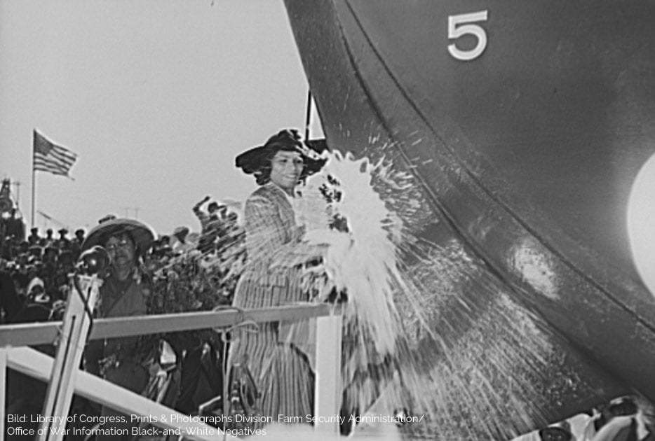 Opernsängerin Marian Anderson tauft 1942 in Kalifornien die SS Booker T. Washington (Bild: Library of Congress, Prints & Photographs Division, Farm Security Administration/Office of War Information Black-and-White Negatives)