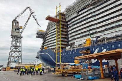 Mein Schiff Flow bei Fincantieri in der Werft