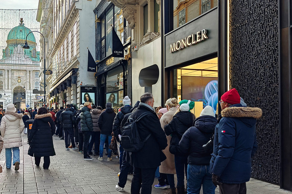 Warteschlange am Cafe Demel