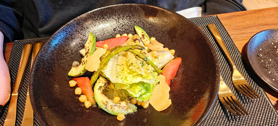 Knackiger Melonen-Avocado-Salat