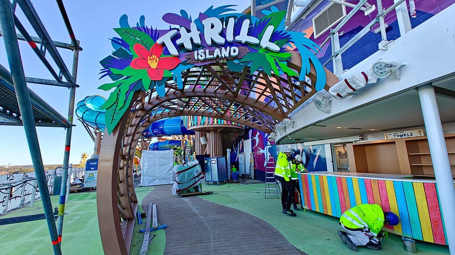 Thrill Island, Pooldeck