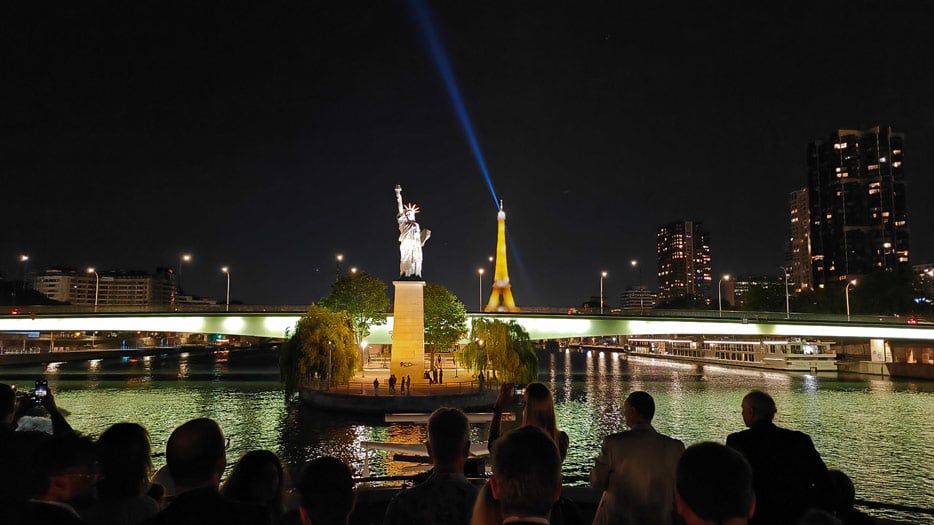 Paris bei Nacht, Seine, Freiheitsstatue, Eiffelturm
