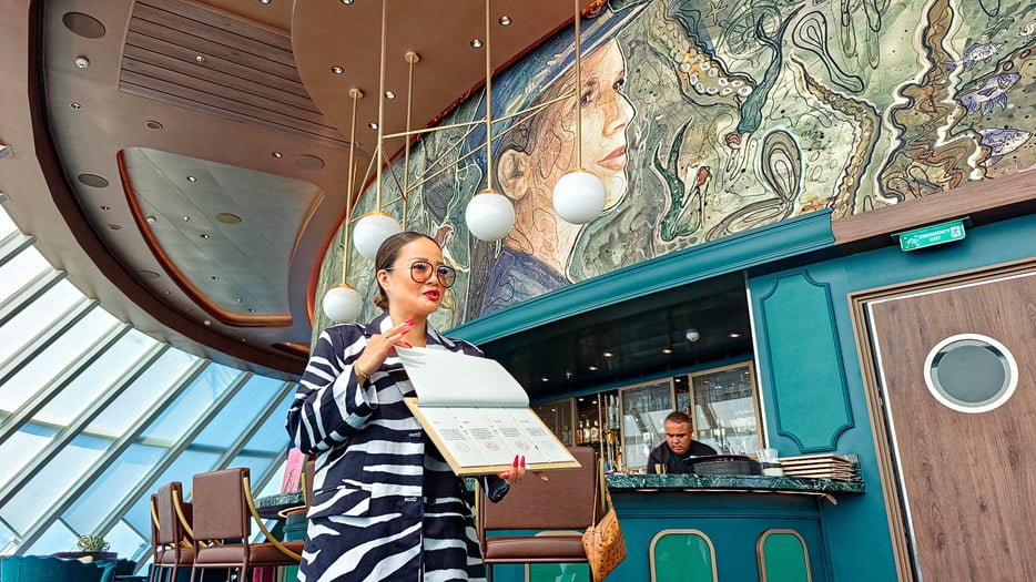 Captain's Bar, Linh Nguyen