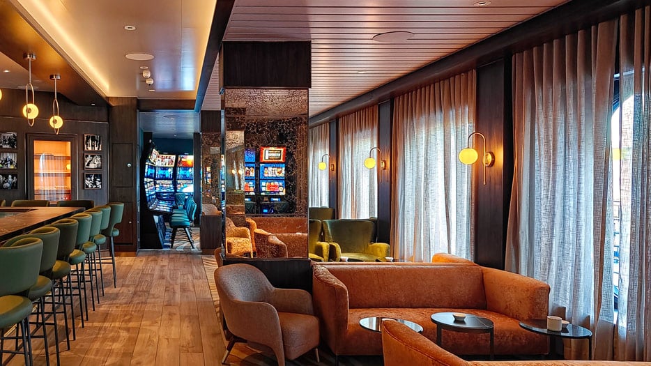 Casino & Lounge