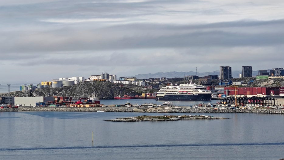 Friftjof Nansen im Hafen von Nuuk