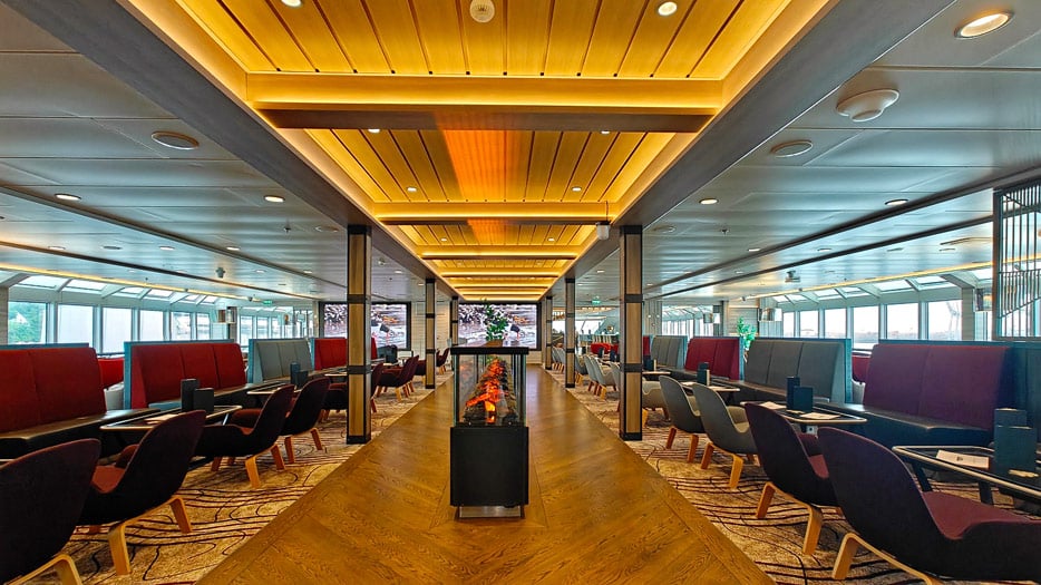 Explorer Lounge