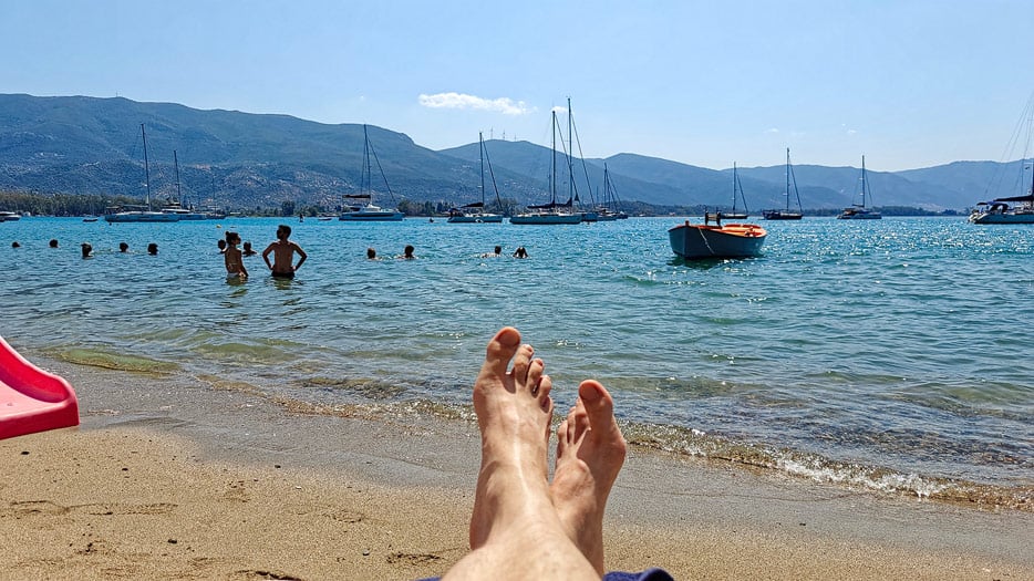 am Strand von Poros