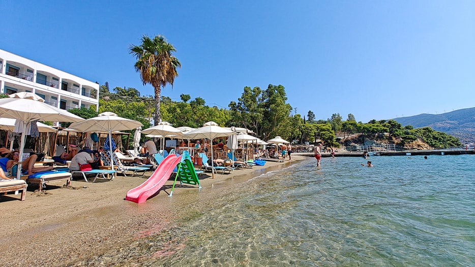 am Strand von Poros