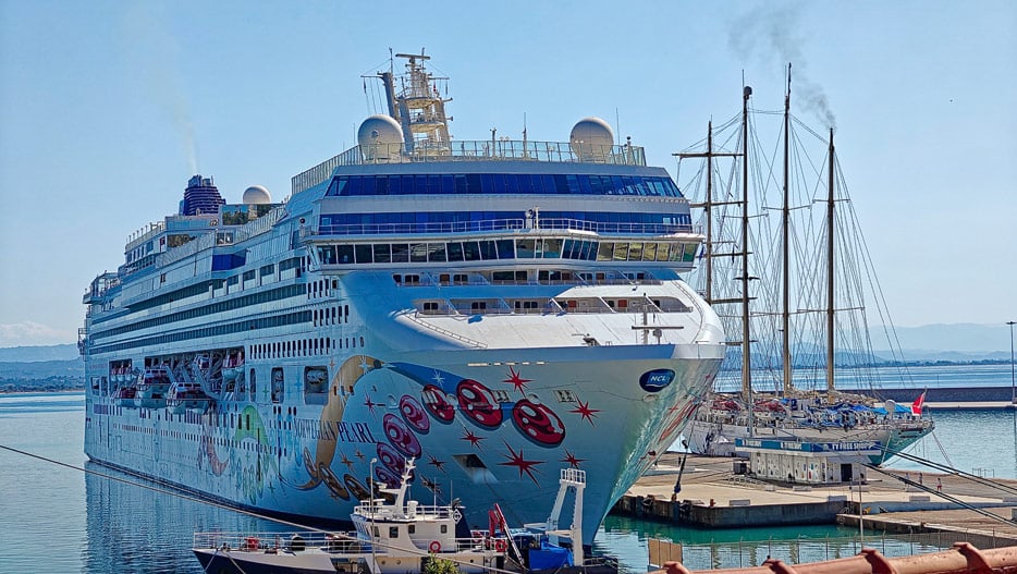 Norwegian Pearl, Star Clipper