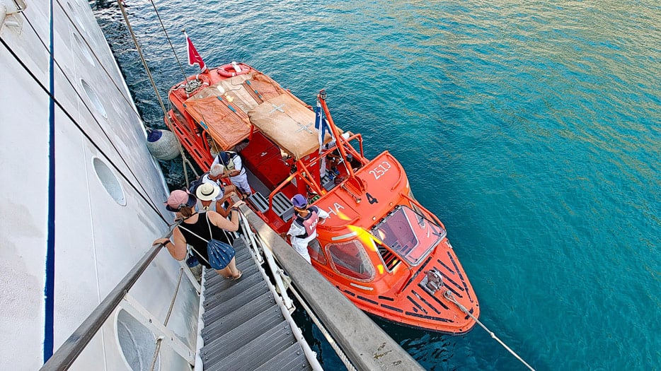 Einstieg ins Tenderboot