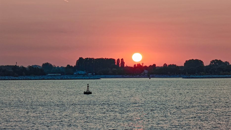 Sonnenaufgang in der Lagune von Venedig