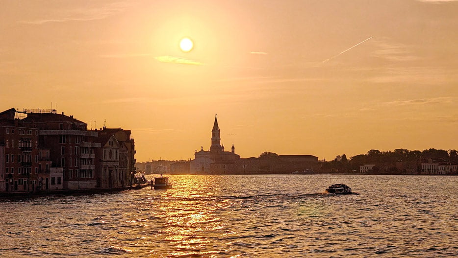 Sonnenaufgang hinter Venedig