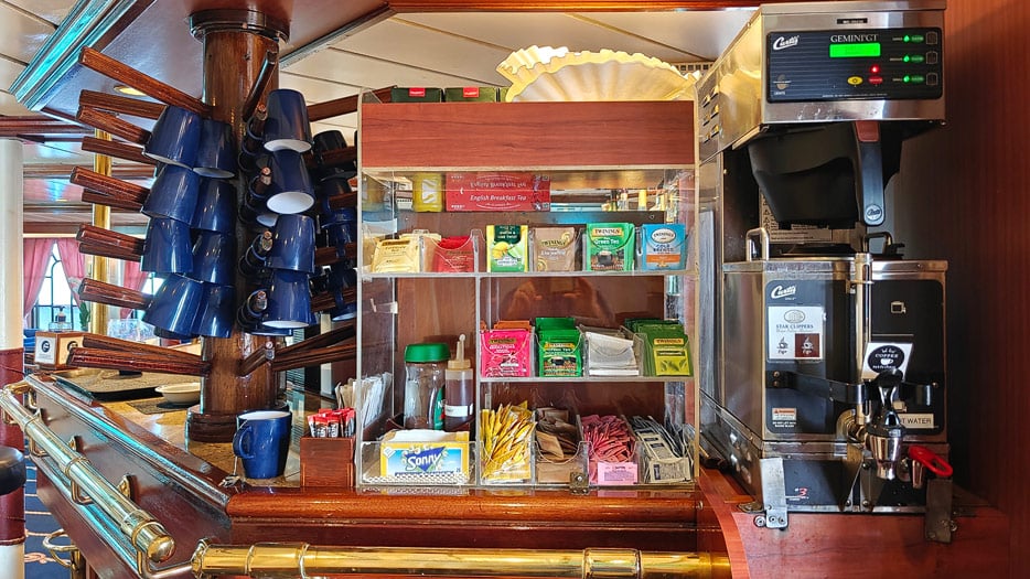 Kaffee- und Tee-Station in der Piano-Bar