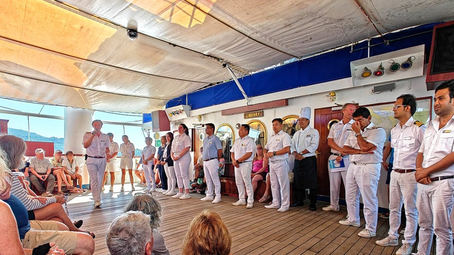 Kapitän Vladim Novikow und Crew der Star Clipper