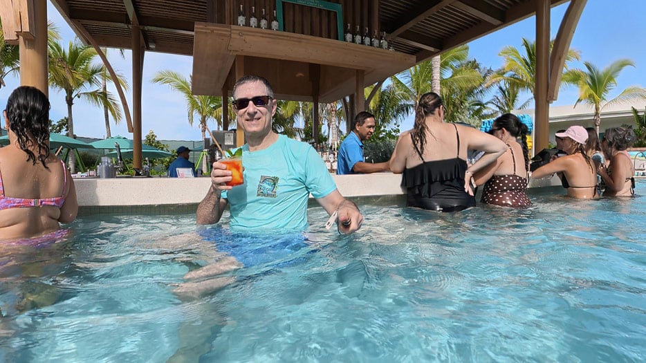 Floataway Swim-up-Bar, Wandering River