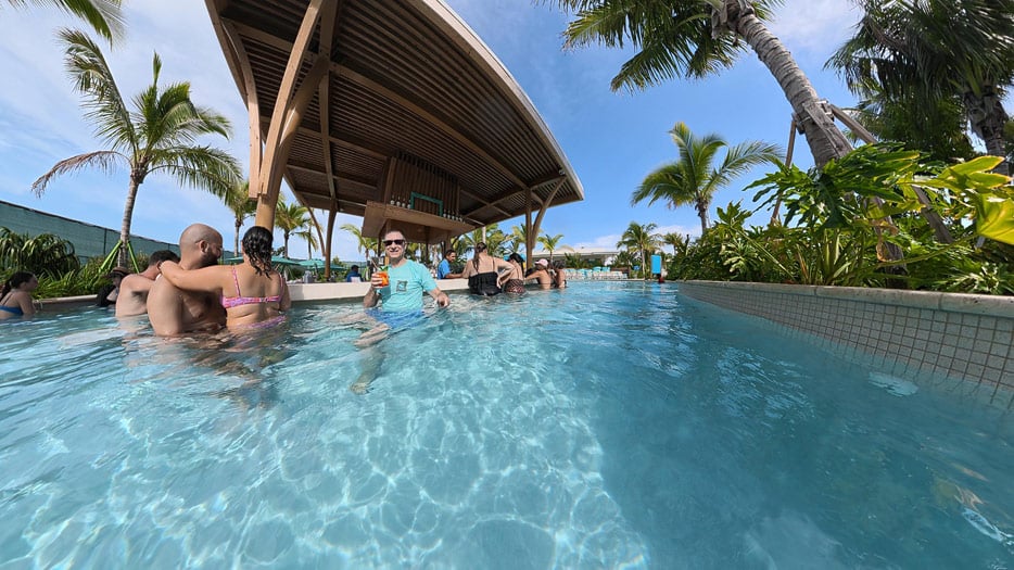 Floataway Swim-up-Bar, Wandering River