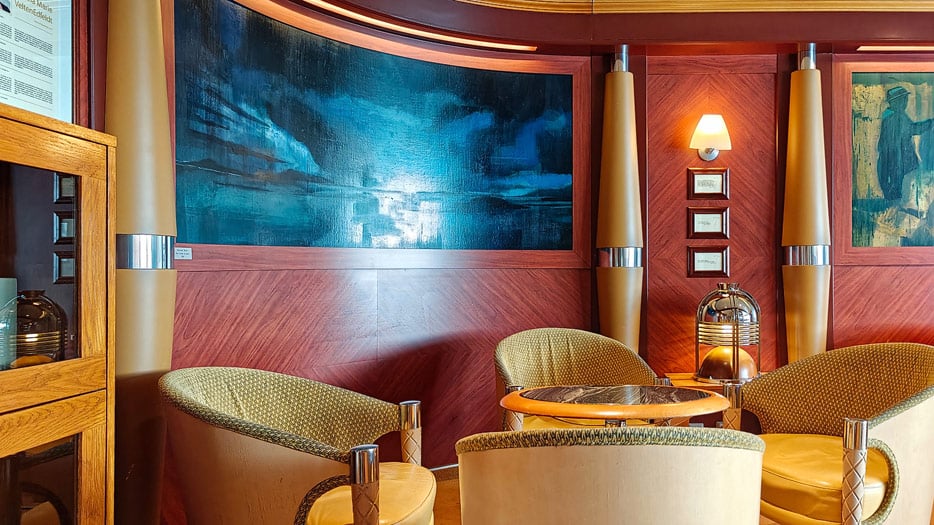 Lounge, Deck 8