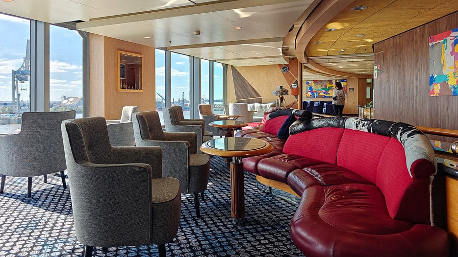 Lounge, Deck 8